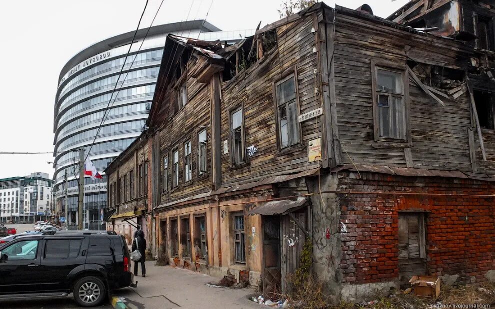 Московский ужасно. Городские трущобы Нижний Новгород. Трущобы центр Нижнего Новгорода. Иркутск трущобы. Архангельск центр города разруха.