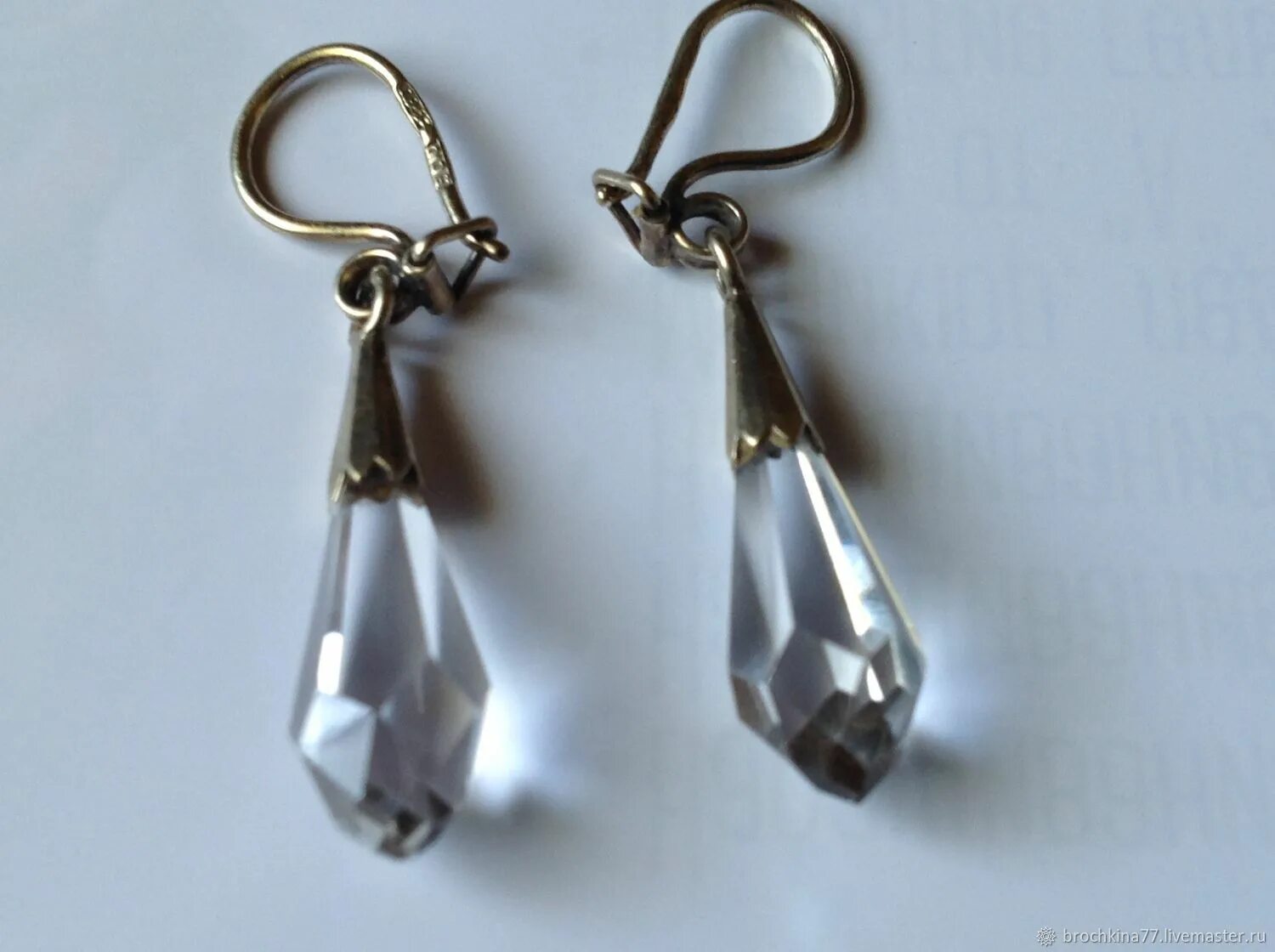 Серьги хрусталь капля. Серьги капли горный хрусталь корунд 875. серьги горный хрусталь русские самоцветы. серьги серебро 875 горный хрусталь. горный хрусталь бриолет серьги.