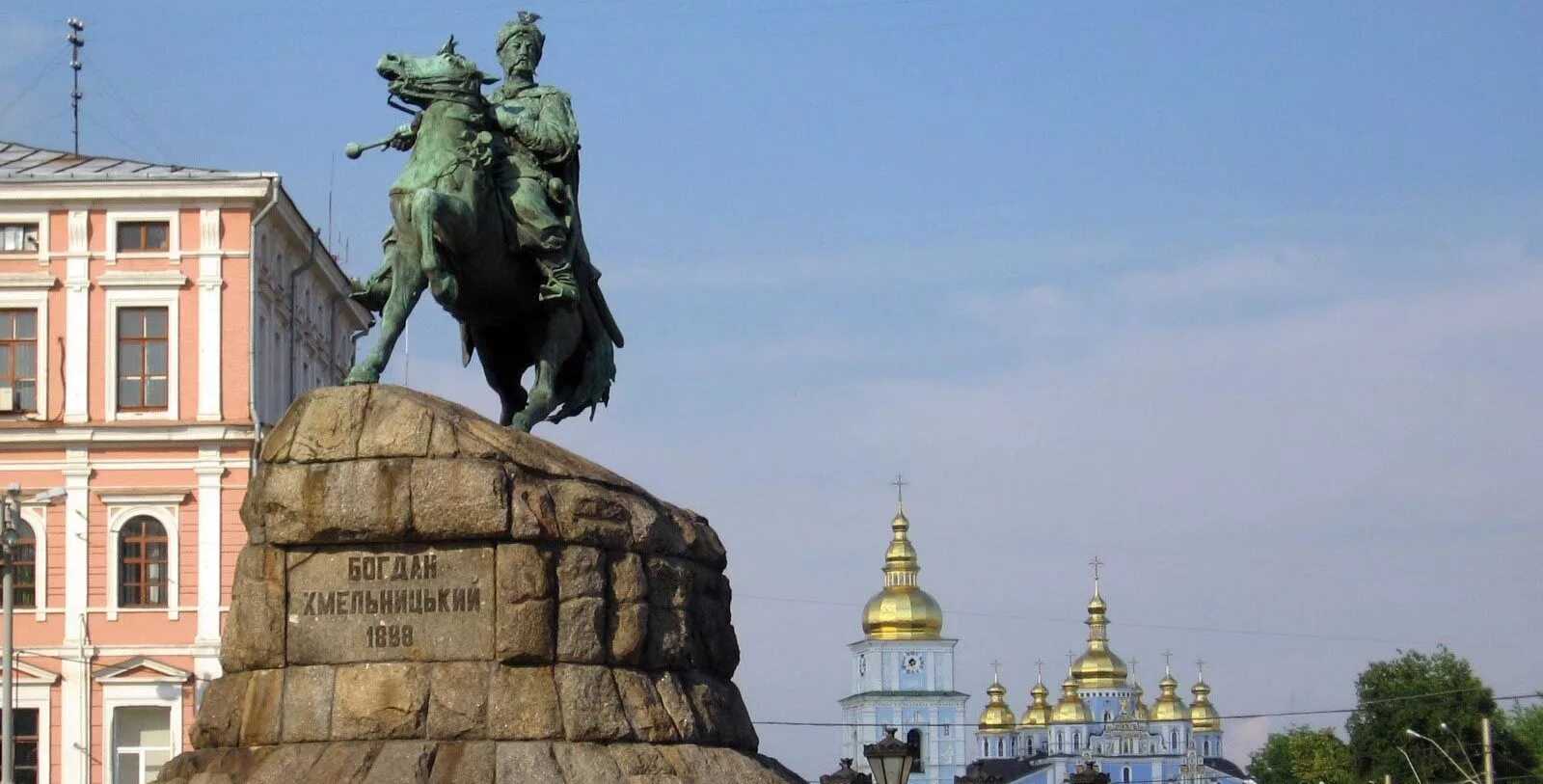 Памятник Богдану Хмельницкому. Софийский собор памятник Хмельницкому в Киеве. Львов памятник Богдану Хмельницкому. Киев памятник Богдану Хмельницкому Лавра