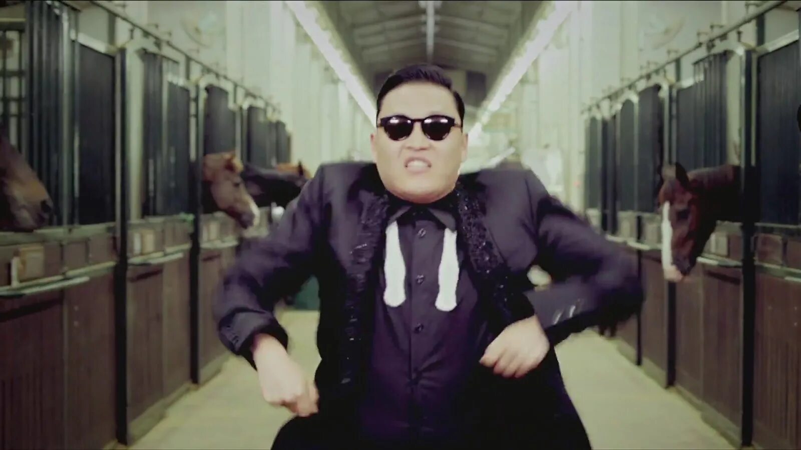 Гангам стайл. Psy певец. Корейский певец опа гамна стайл. Psy гангам стайл. Певец гам гам стайл.