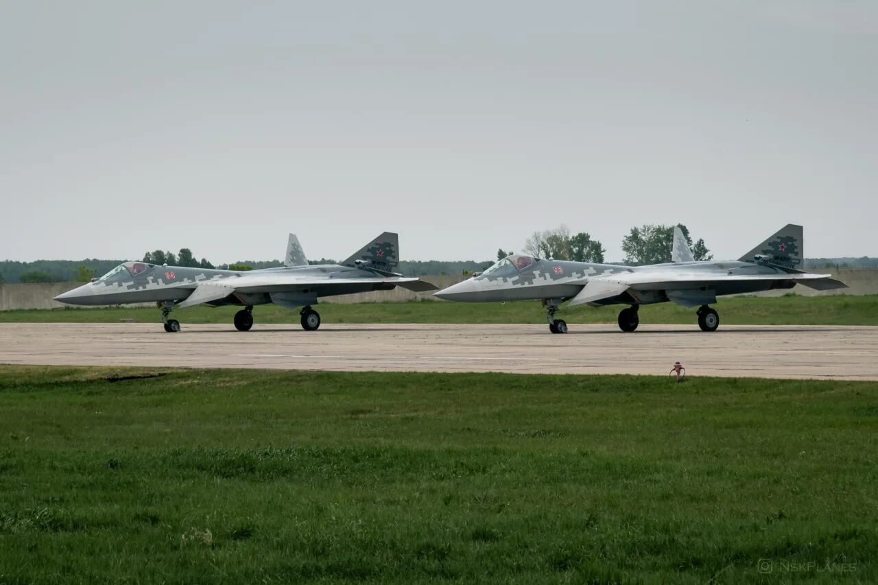 Вкс получили. Су-57 двухдвигательный реактивный самолёт. Су-57 реактивный самолёт Новосибирск. Су-57 стелс. Су-57 борт 55.