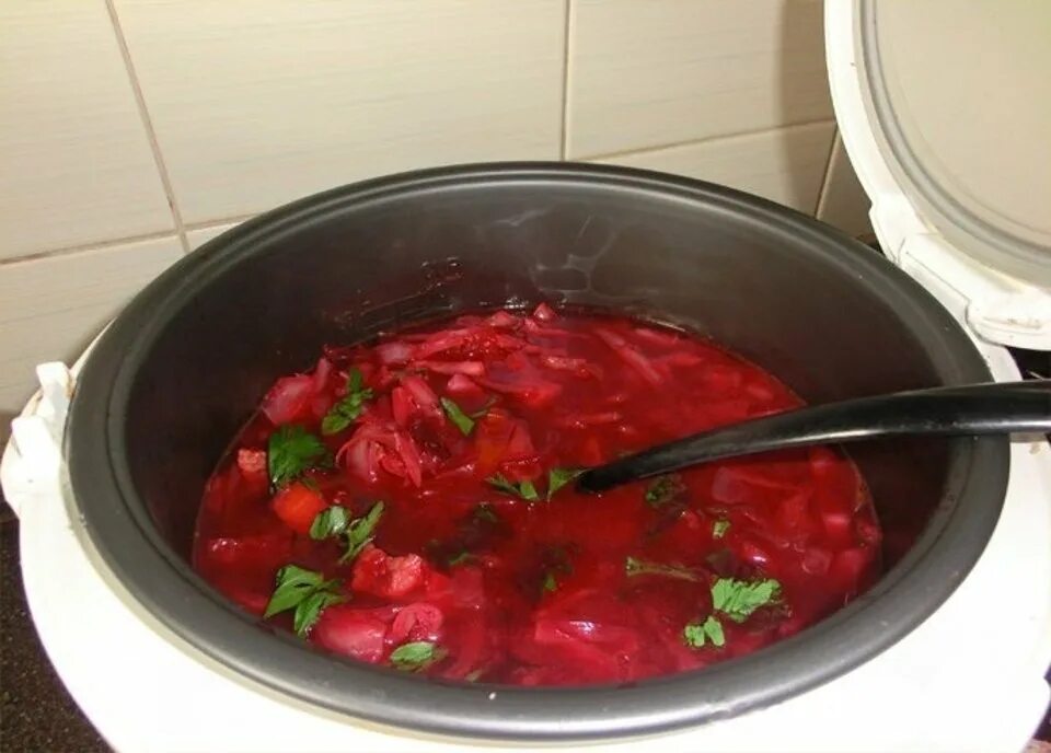Рецепт борща с мясом в мультиварке. Борщ в мультиварке редмонд. борщ в кастрюле. вкусный борщ в мультиварке. борщ в мультиварке фото.