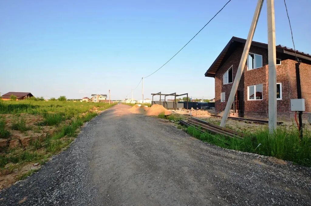 В поселке некрасовский в дмитровском. Некрасовский поселок Дмитровское шоссе. Поселок Некрасовский Катуар. Коттеджный поселок Некрасовское.