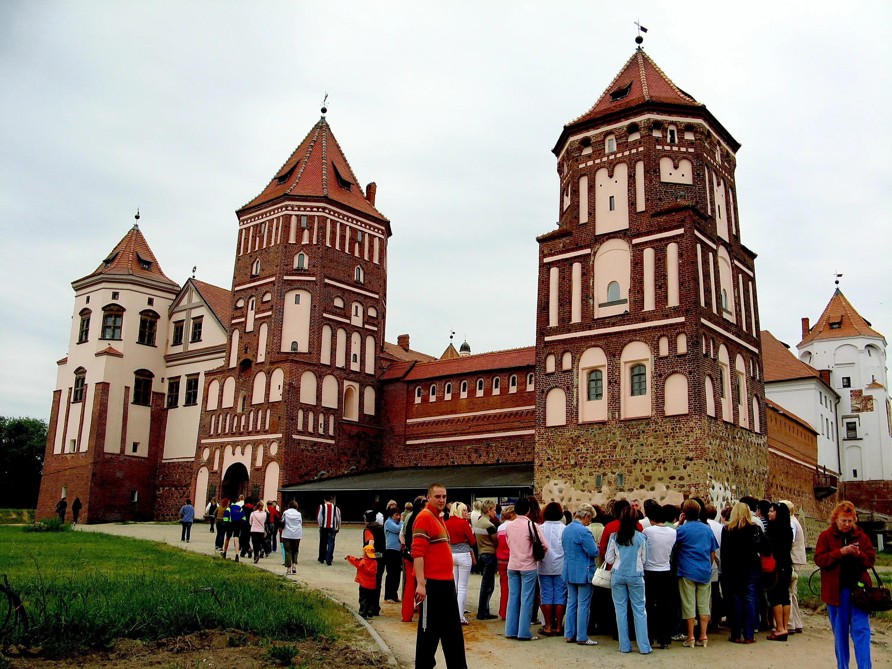 мирский замок озеро. мирский замок мирский замок. мирский замок в белоруссии. мирской. мирской.