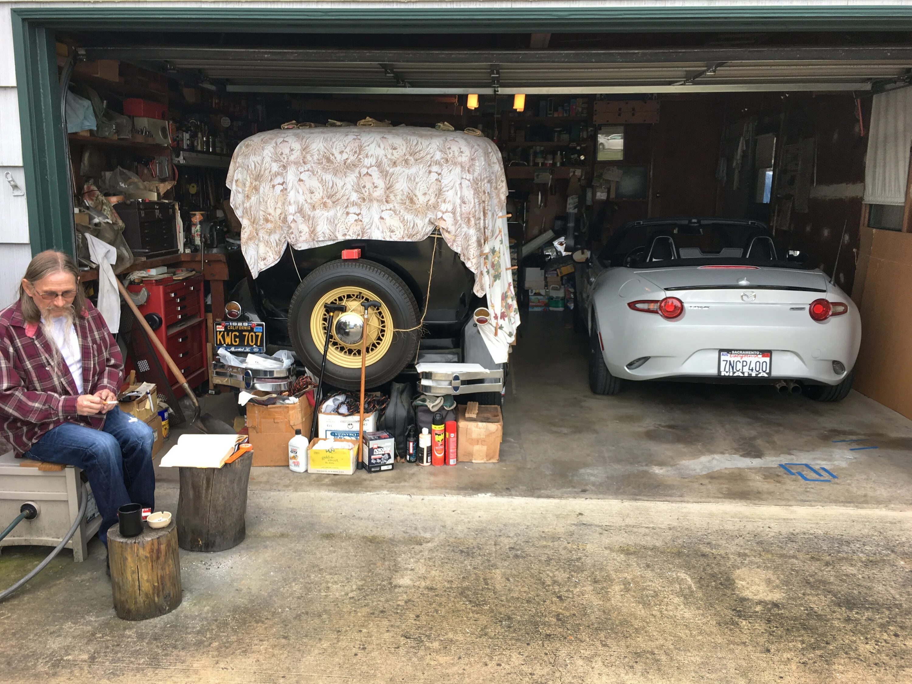 Отделка стен в гараже. Панели для гаража tekpanels. Как передвинуть металлический гараж своими руками без крана. Передвинуть бытовку. Поднять железный гараж домкратом.