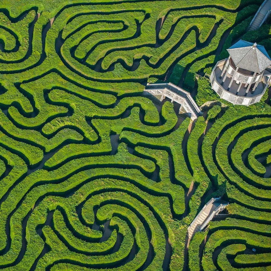 Где находится лабиринт. Лабиринт longleat hedge maze. лабиринт лонглит (longleat hedge maze), англия, великобритания. лабиринт живая изгородь. семиповоротный лабиринт в поместье.