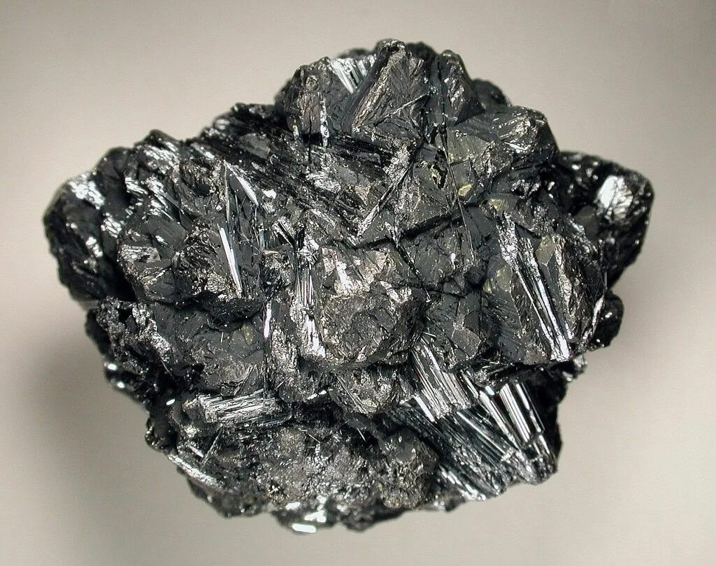 оловянная руда касситерит. касситерит оловянный камень. оловянные руды где. запасы олова на карте россии. оловянные руды где.