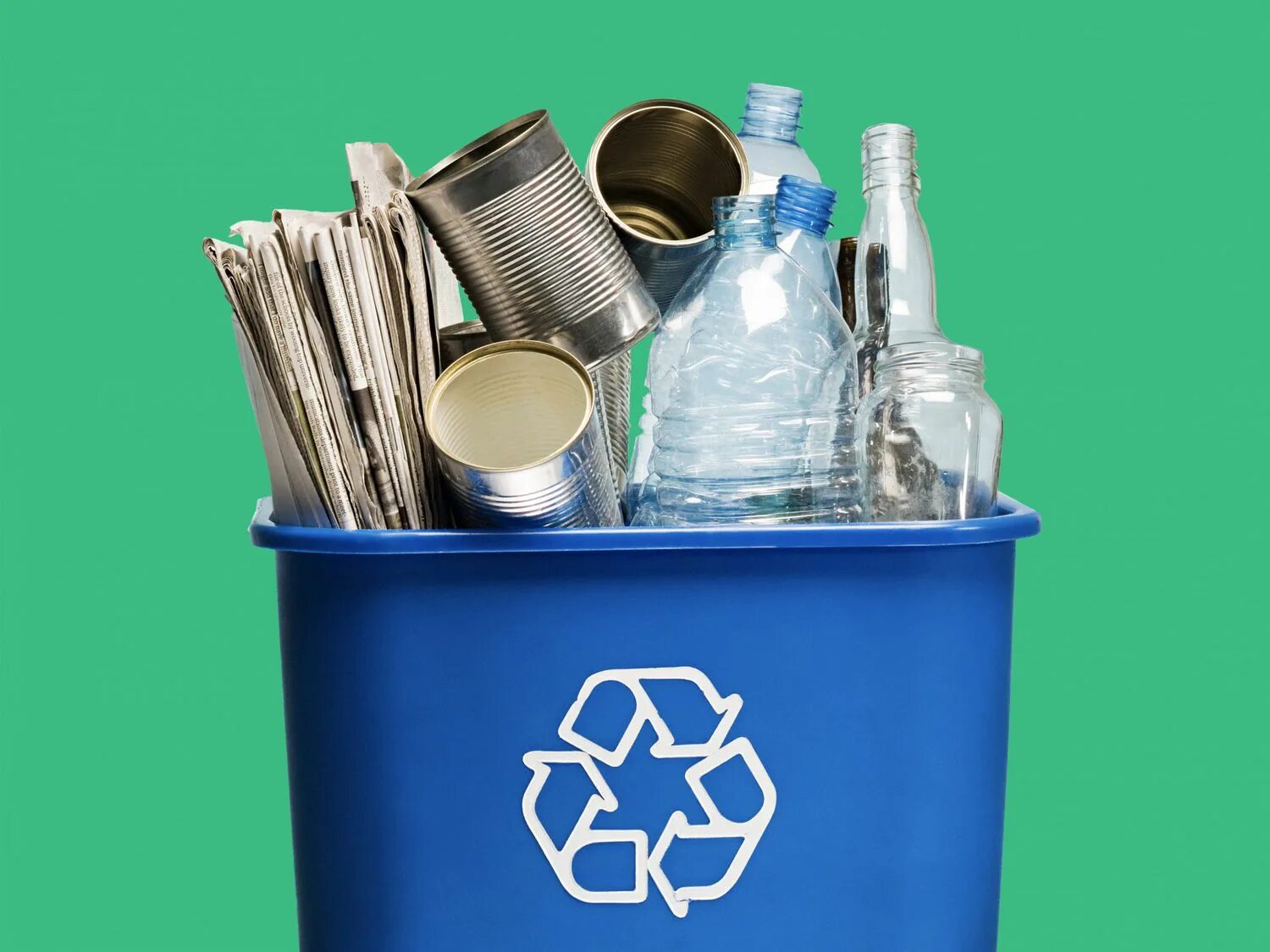 Разноцветные мусорки. Match collect rubbish recycle plant. Мусорка на зеленом фоне. Match collect rubbish recycle plant. Match collect rubbish recycle plant.