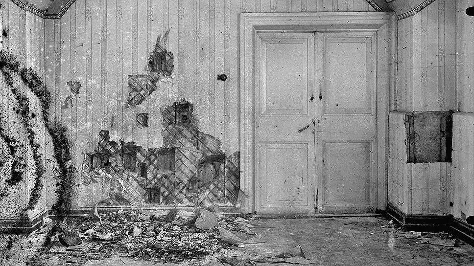 Семья николая 2 перед расстрелом. Царская семья романовых 1918. Семья николая 2 перед расстрелом. Семья романовых 1918 екатеринбург. Расстрел царской семьи романовых николай 2.