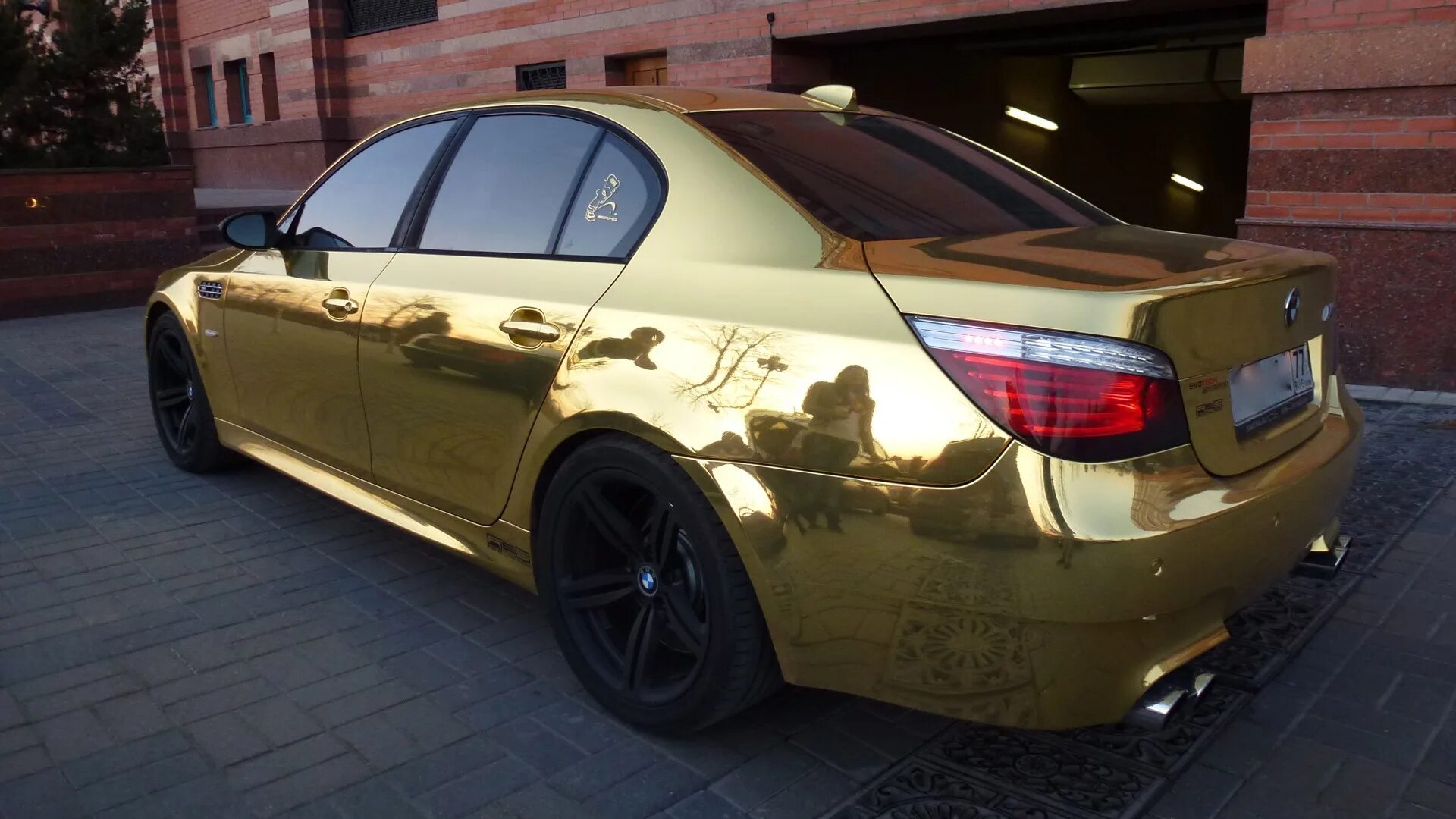 Е60 давидыча. Bmw m5 e60 давидыча золотая. бмв давидыч m5. золотая bmw m5 давидыча.
