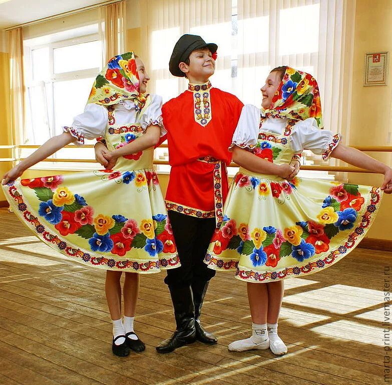 Детская национальная одежда. Стилизованный народный костюм. Русский танцевальный костюм. Русский народный костюм для танца. Костюмы для танцевальных коллективов.
