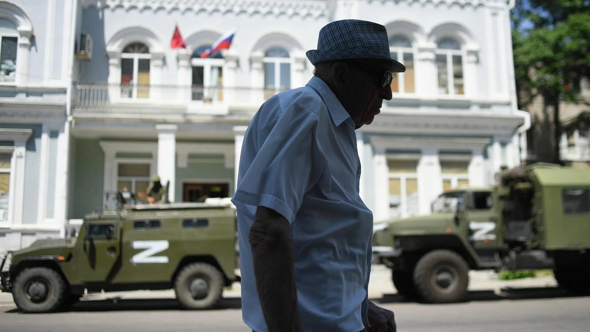 Мелитополь ледовая арена. Запорожская власть. Луганская народная республика. Флаг запорожья 2022. Запорожская власть.