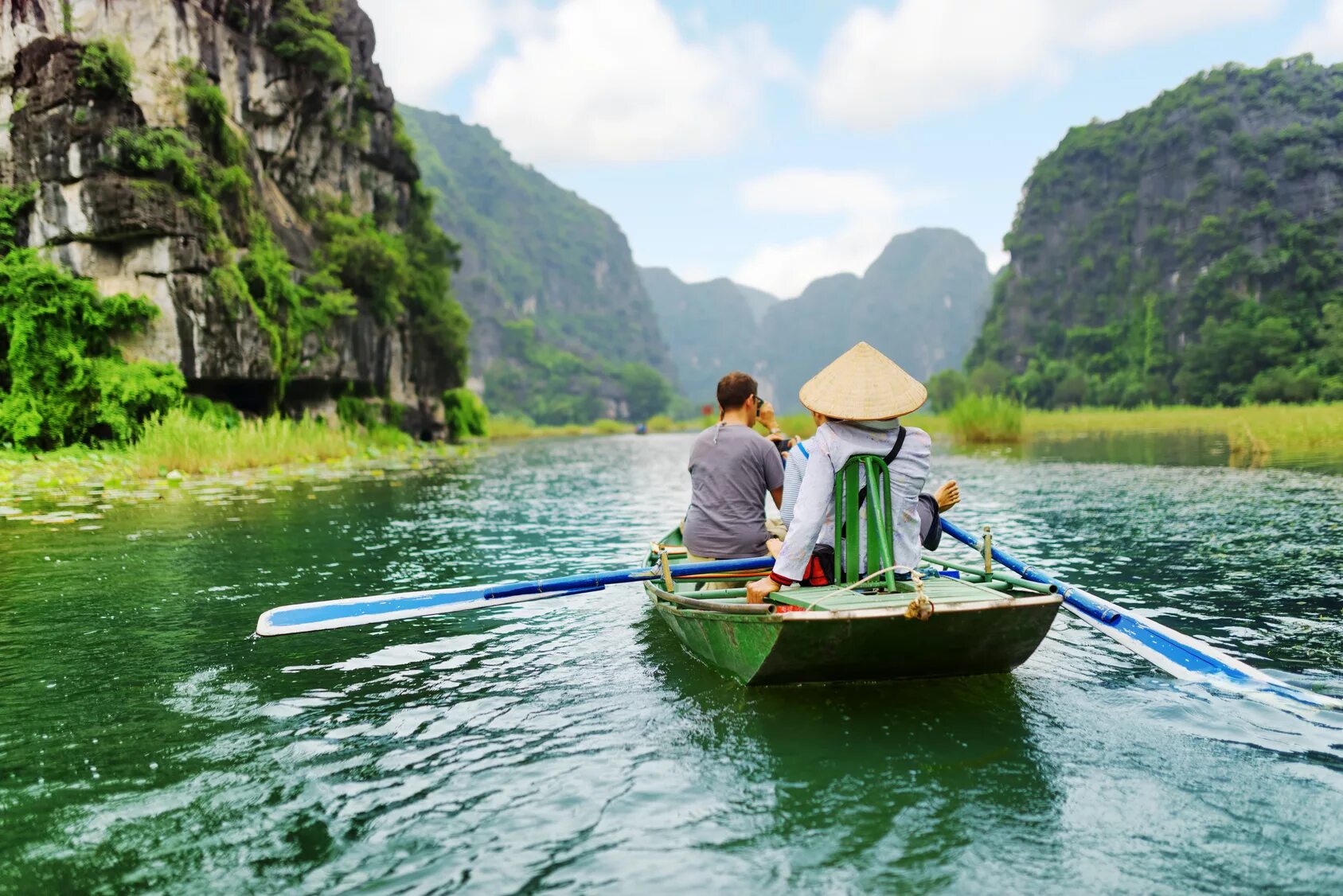 Best vietnam. Ninh Binh Вьетнам. Вьетнам для туристов. ЭКОКИД Вьетнам. Путешествие на лодке.