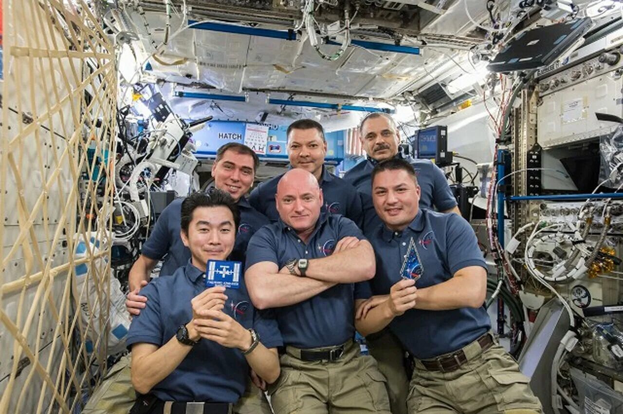 Какой год сейчас в космосе. Международная Космическая станция МКС. Международная Космическая станция МКС космонавты. Космонавты на МКС. МКС сейчас.