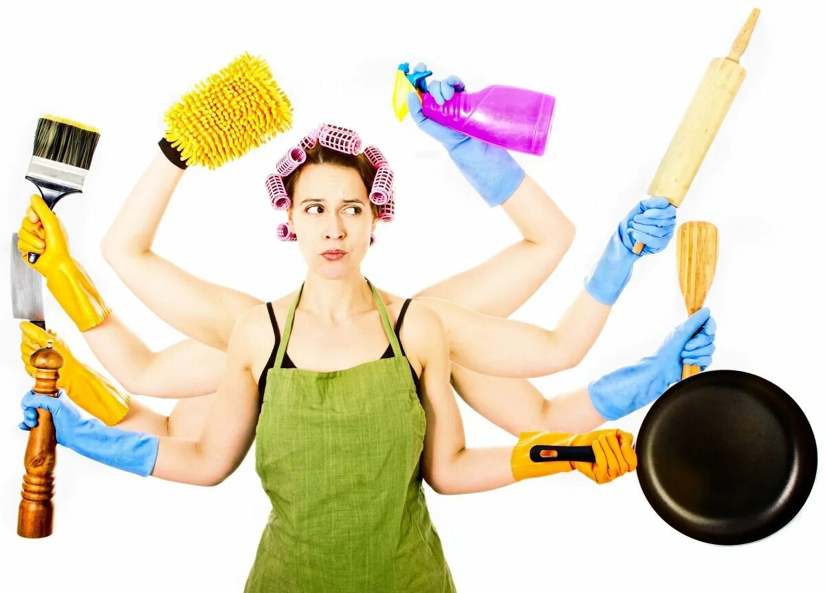 Woman cleaning. Женщина убирает. Стирка уборка готовка. Женщина в домашних делах. Женщина хозяйка в доме.