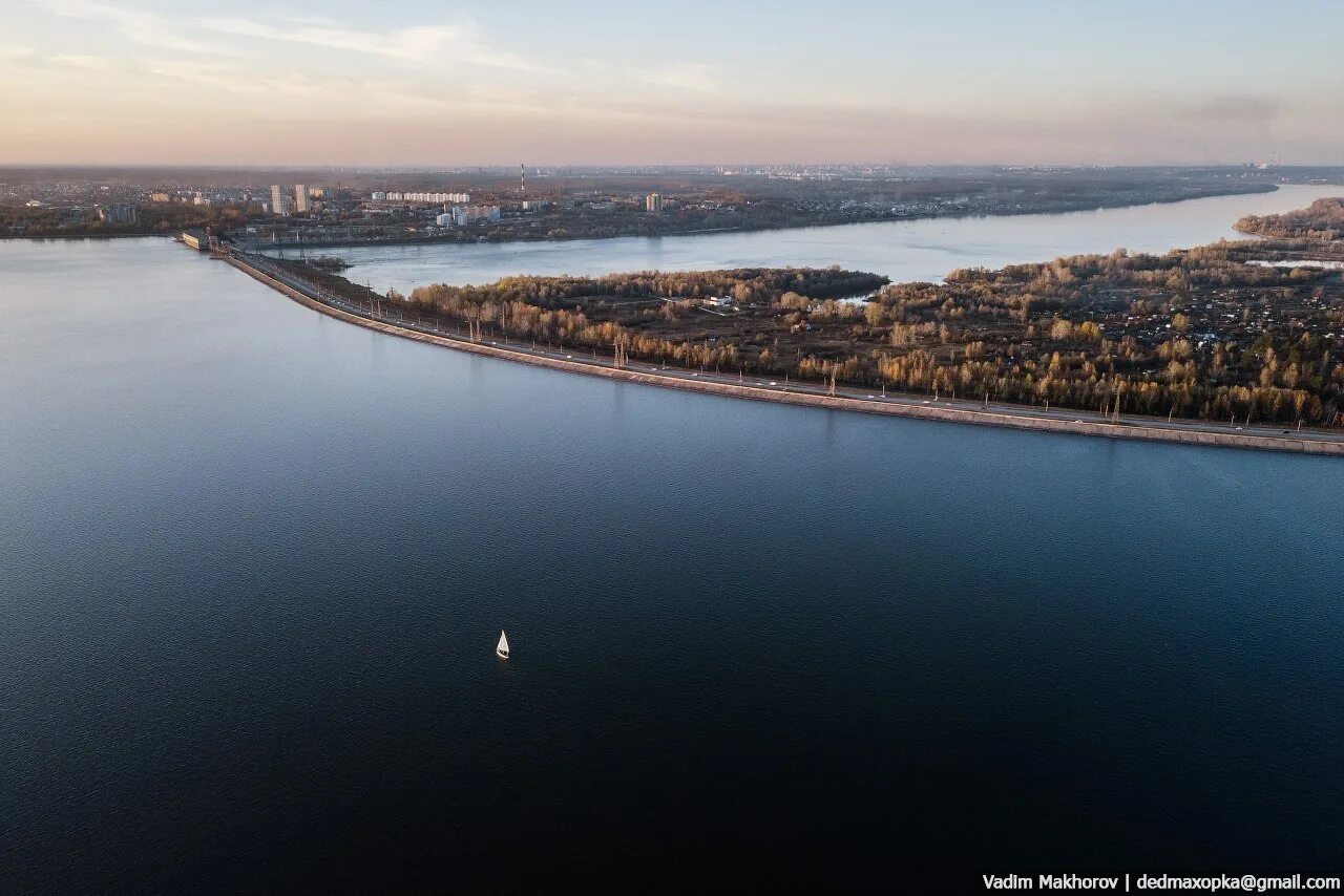 ОБЬГЭС Новосибирск водохранилище. Дамба ОБЬГЭС Новосибирск. Обское водохранилище ГЭС. Плотина Новосибирской ГЭС. Обской обь