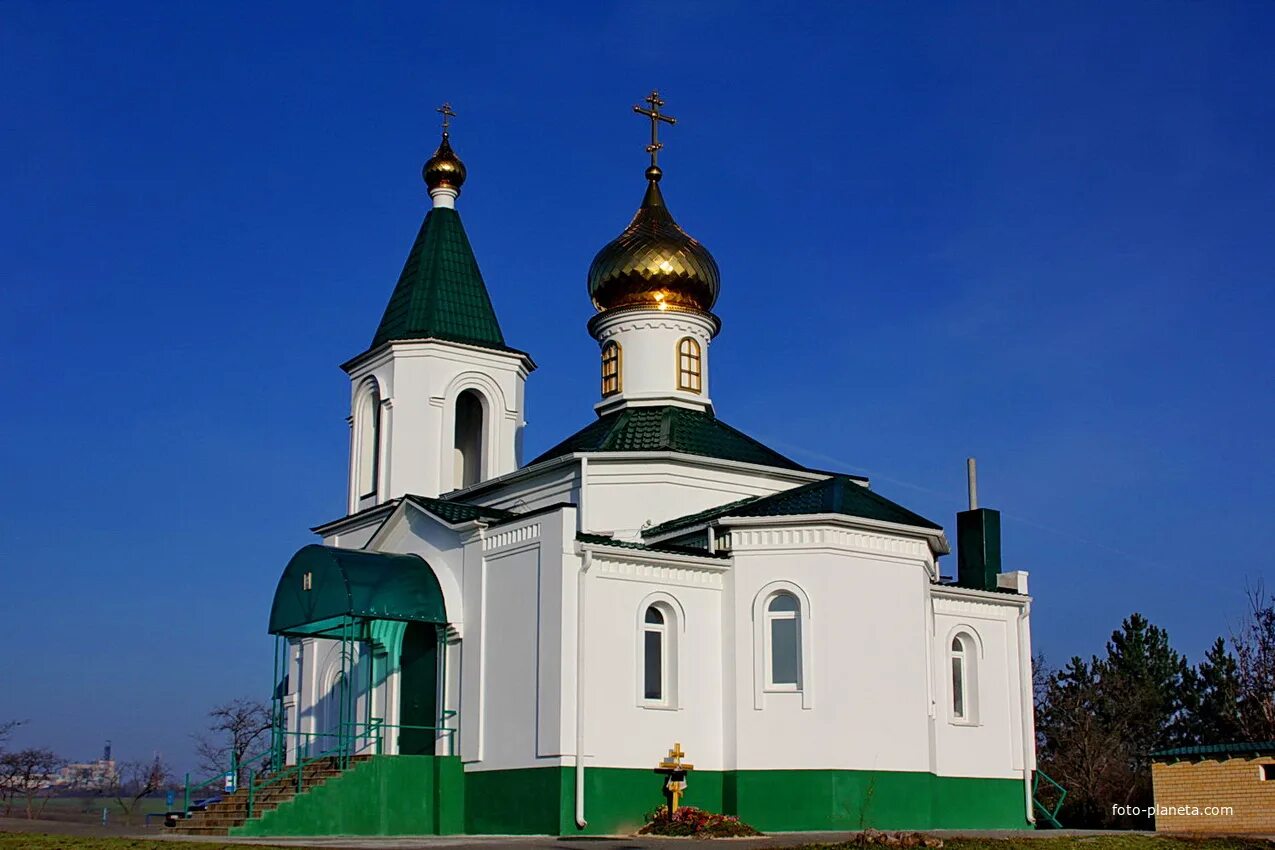 Октябрьск ростовская область. Хутор ягодинка ростовская. октябрьский район храм живоначальной троицы. храм троицы живоначальной новониколаевка ростовская область. храмы и церкви октябрьский район ростовской области.