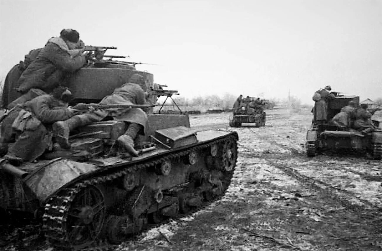 Березнеговато-Снигиревская операция. Танковый десант на т-34. Березнеговато-Снигиревская наступательная операция. Танковый десант РККА В 1941 году.