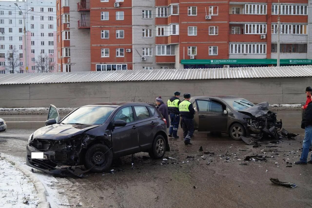 Удмуртия новости удмуртии и ижевска происшествия. Авария на Чугуевского в Ижевске. ДТП Удмуртская Чугуевского. ДТП на Чугуевского Ижевск ребёнок.