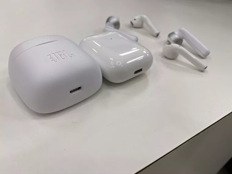 Airpods кнопка на кейсе. JBL Tune 220tws. JBL 225tws. JBL Tune 120 TWS. JBL Tune 220 TWS AIRPODS.