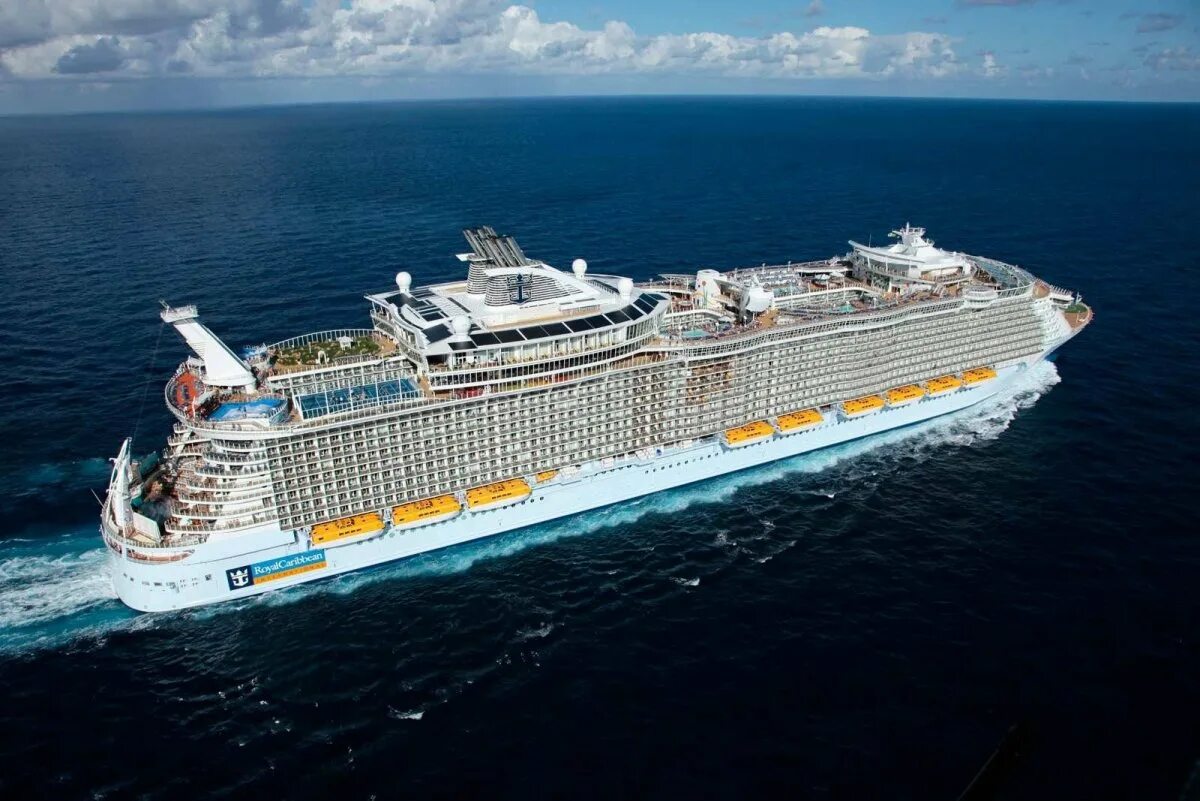 Seas royal. Роял карибиан симфония морей. symphony of the seas круизный лайнер. лайнер «symphony of the seas» (симфония морей).