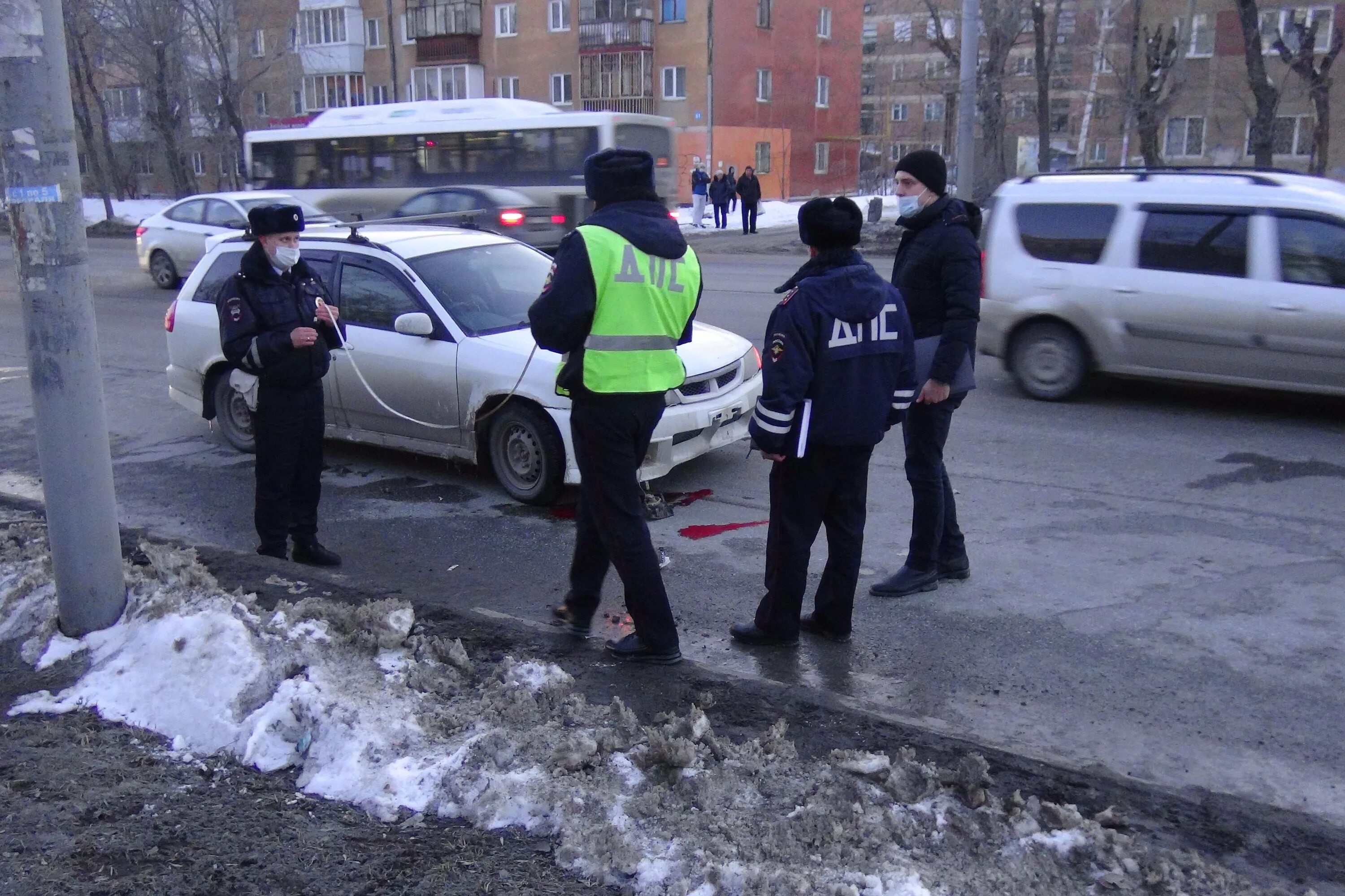 Что произошло 22.03 2024 года. ДТП Екатеринбург вчера на Эльмаше. Машина сбила насмерть девочку. ДТП 22 03 2022 В Екатеринбург.
