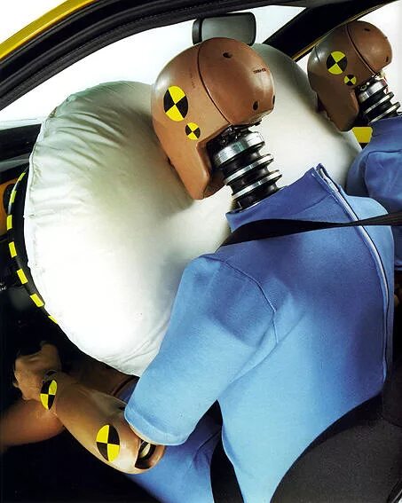 9 подушек безопасности. Airbag водителя Fiat 500. Подушка безопасности. Подушка безопасности в машине. Система подушек безопасности.