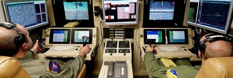 Станция управления бпла предатор. Системы управления беспилотными. Пункт управления бпла. Raybird бпла. Наземная станция управления бпла орион.