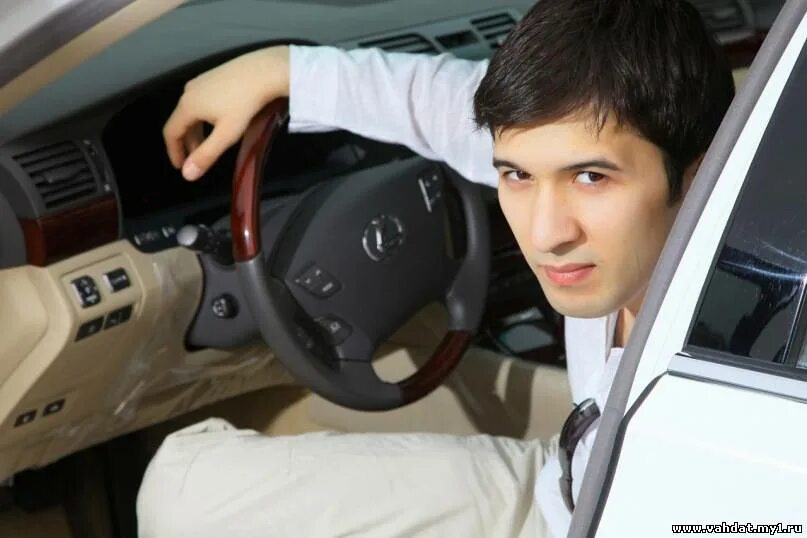 Таджик в машине. Таджикские машины. Мерседес чонибек муродов. Чурка таксист. Таксист таджик.