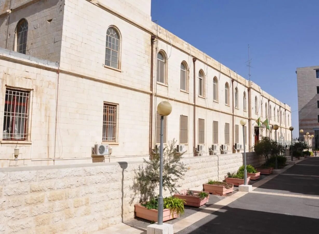 Старый иерусалим израиль. Здания иерусалима. Стены старого иерусалима. Церковь святого петра иерусалим. Храм святого петра в иерусалиме.