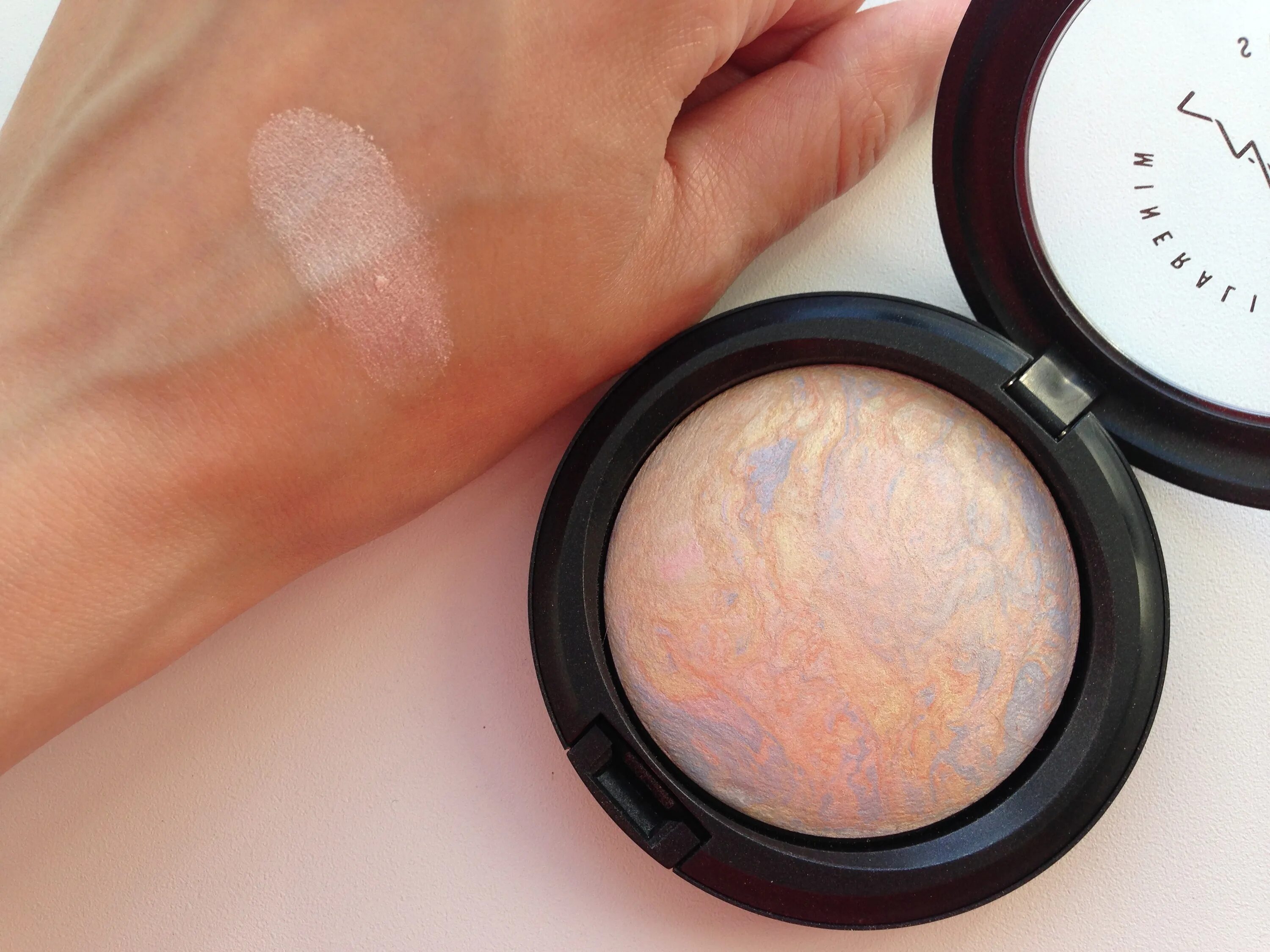 хайлайтер лэтуаль. черный хайлайтер. хайлайтер для лица letu. Highlighter хайлайтер кремовый. хайлайтер кушон летуаль.