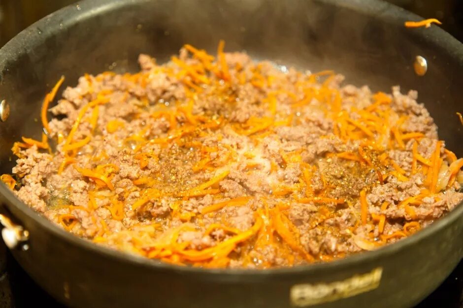 Как потушить капусту с мясом в кастрюле