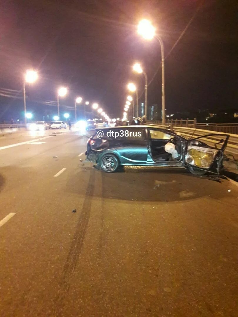 Дтп на байкальском тракте в иркутске. Дтп на академическом мосту в иркутске 29. Аварии г иркутск. Иркутск 2 улица новаторов. Происшествия в иркутске вчера.