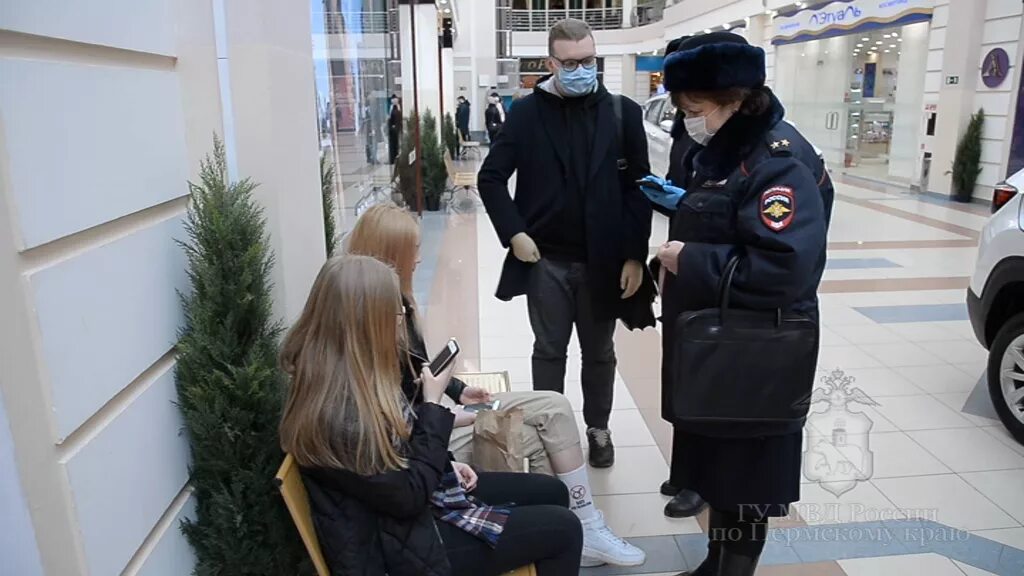 Дети в торговом центре без родителей. Дети в ТЦ без родителей. Подростки в ТЦ. Пускают ли детей в ТЦ. Без родителей самара