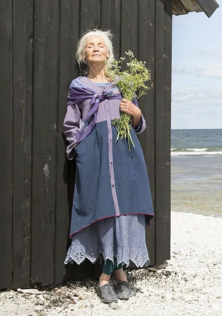 Взрослый в образе ребенка. Маленькая бабушка. В жизни девочек крошечных и старух. Баба яга сказочница. Баба яга сказочница.