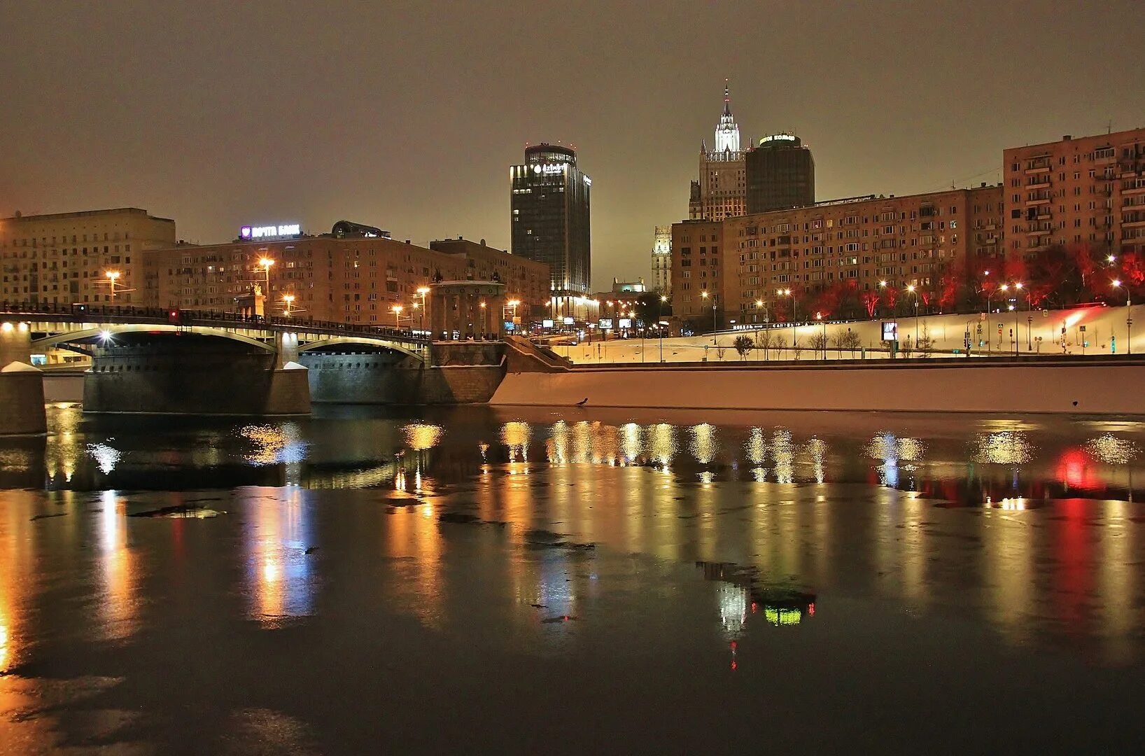 Саввинская набережная 5 москва. Ростовская набережная набережные москвы. Москва набережная 5. Смоленская площадь москва. Ростовская набережная 5.