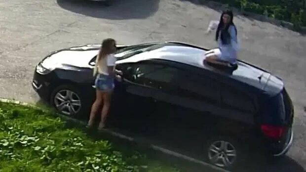 Женщина Голая Танцует На Автомобиле