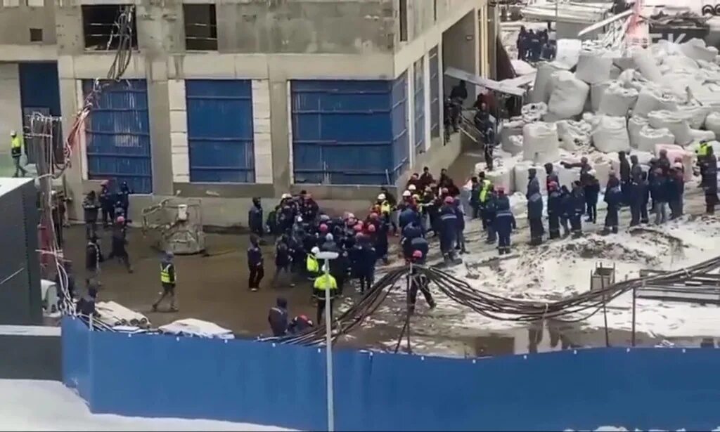 Драка гастарбайтеров в Москве. Массовая драка таджиков в Москве.