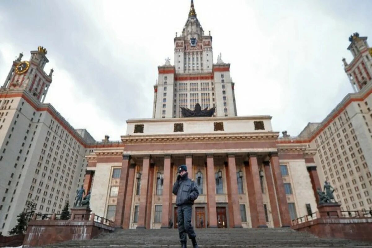 В мгу есть программирование. Мехмат мгу здание. дворец культуры мгу. крыльцо мгу. мгу ломоносов.