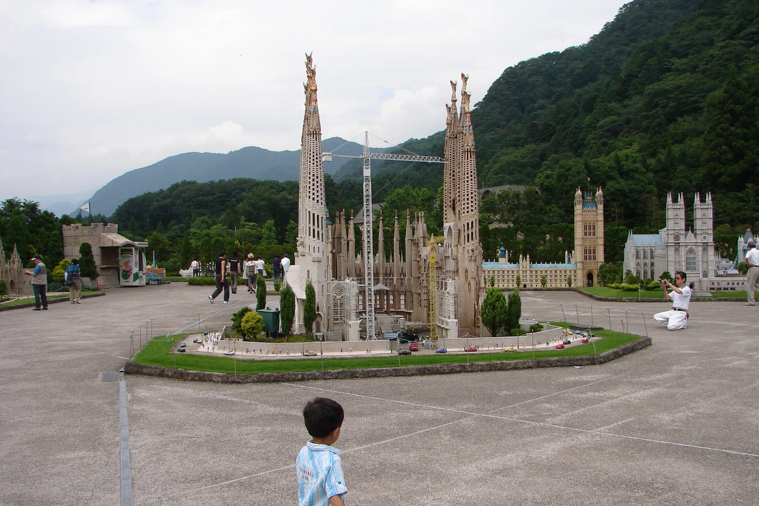 Тематический парк в японии tobu world. Tobu world square в японии фото. Тобу ворлд сквеа. Парк миниатюр в японии. Square worlds.