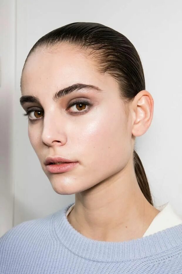 Какие брови сейчас в моде фото The Best NYFW Fall 2017 Beauty Trends The Stripe Glossy lids, Beauty 2017, Makeu