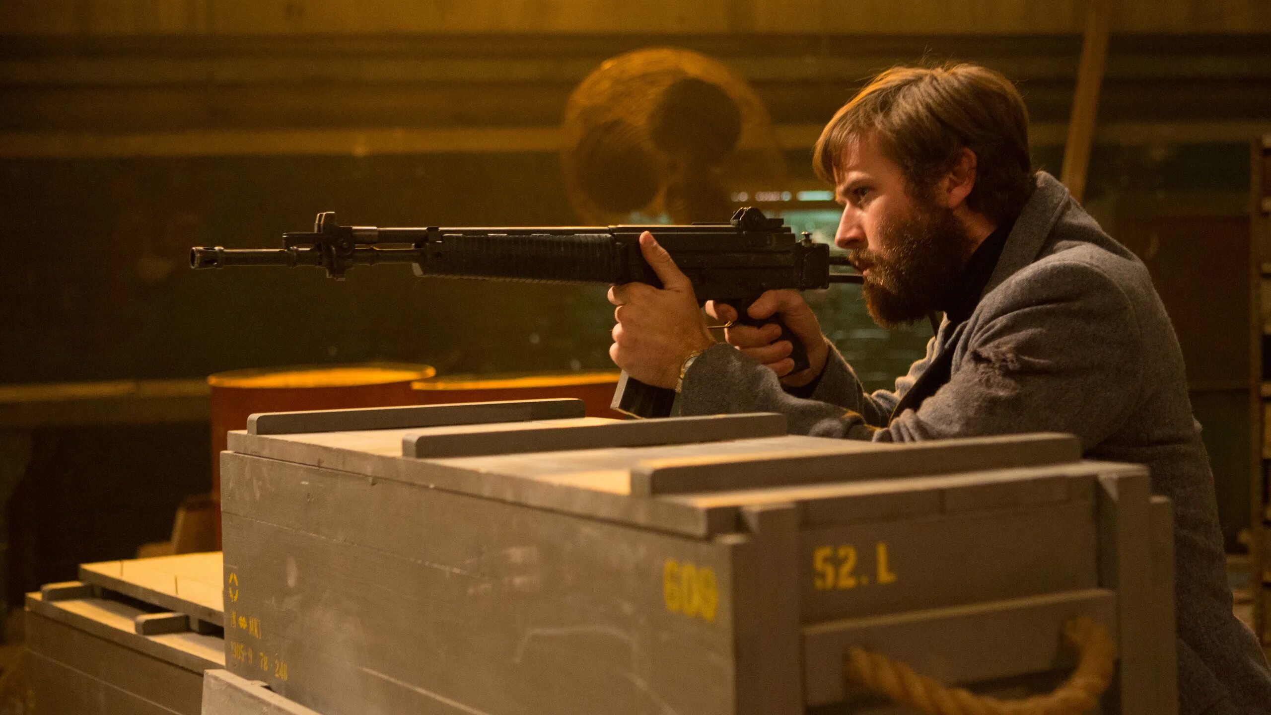 Карнавал огня панин. Fire 2017. Перестрелка фильм 2016. Сэм райли перестрелка. Перестрелка (free fire), 2016.