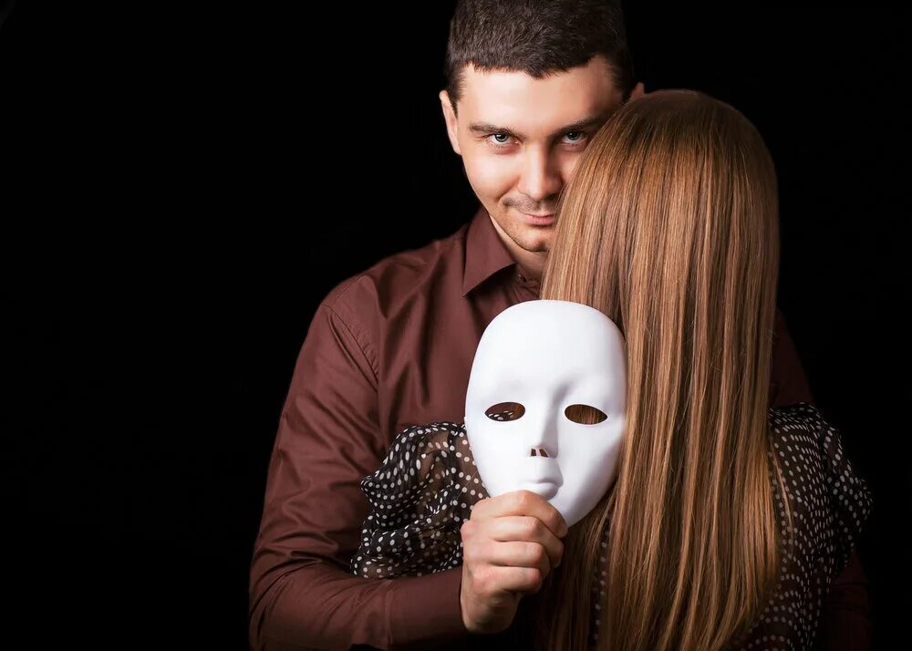 Кто скрывается под маской ночи. Под маской любви. влюбленные в масках. любовные маски. маска влюбленная.