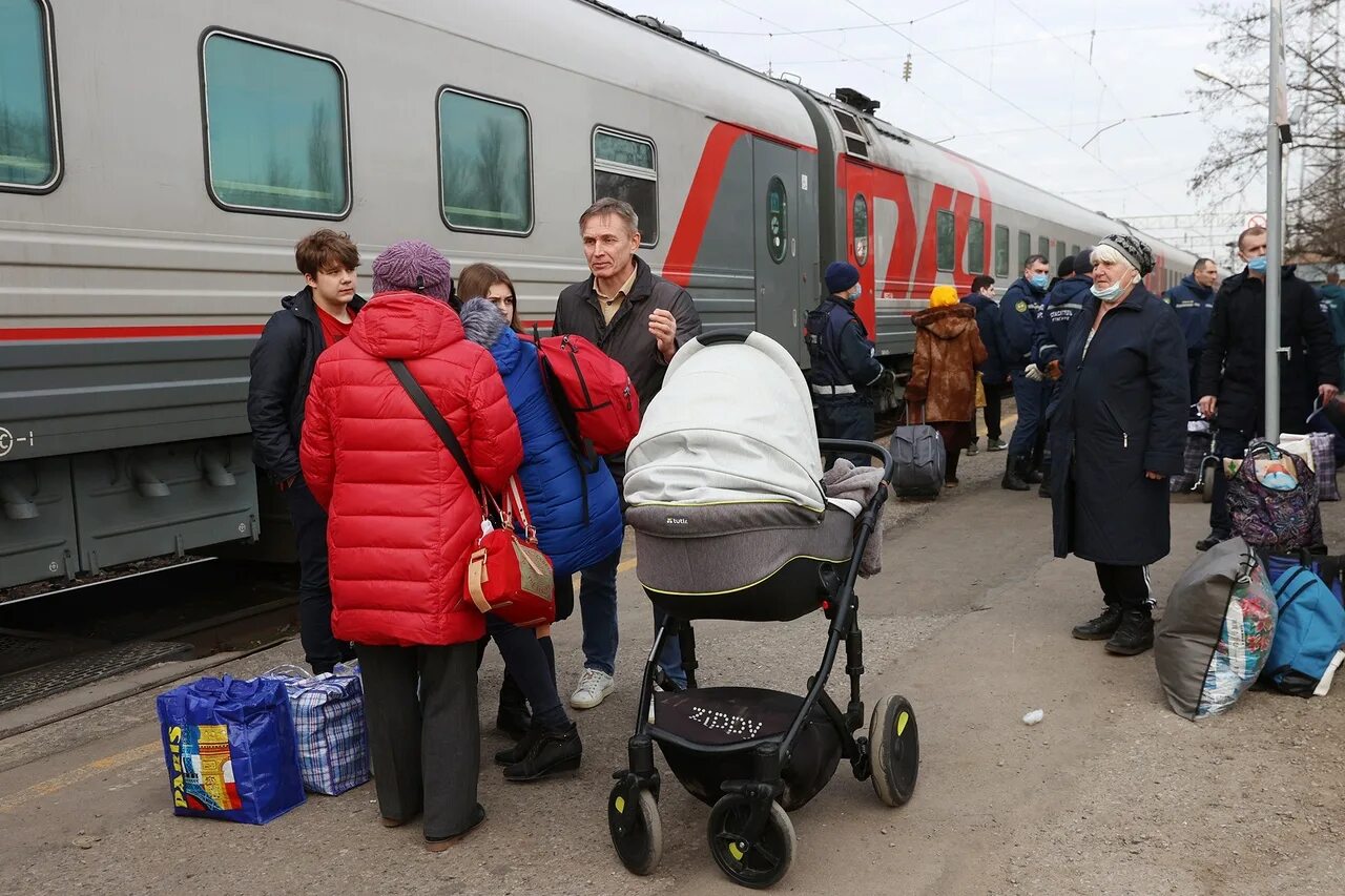 113 тыс. Беженцы с Донбасса в России. Эвакуация жителей Донбасса. Украинские беженцы в России. Вывоз беженцев с Украины.