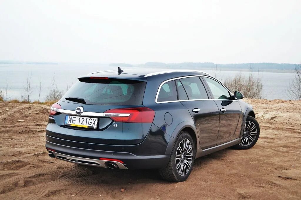 Country touring. Opel Insignia Country Tourer. Opel Insignia Country Tourer CDTI 4x4 2020. Opel Insignia Country Tourer зеленая. Опель Инсигния универсал 4х4 Кантри Турер.