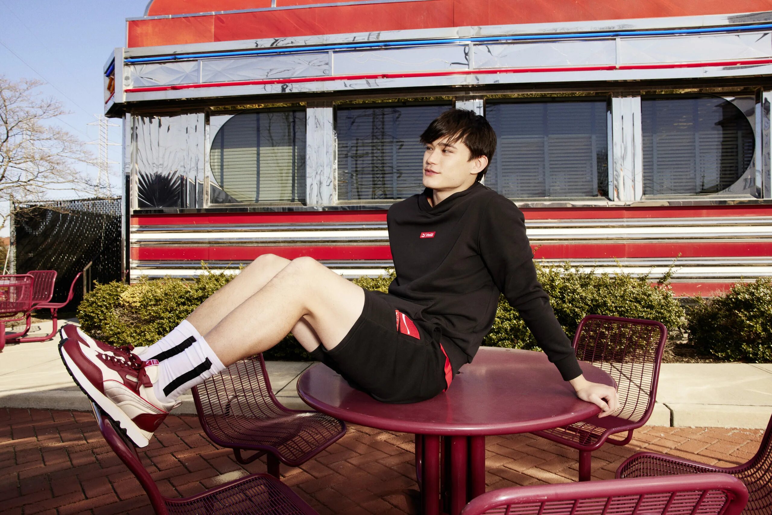 Puma x coca cola. Пума штаны кока кола. Nike x coca cola. Puma suede коллаборации. Puma coca cola.