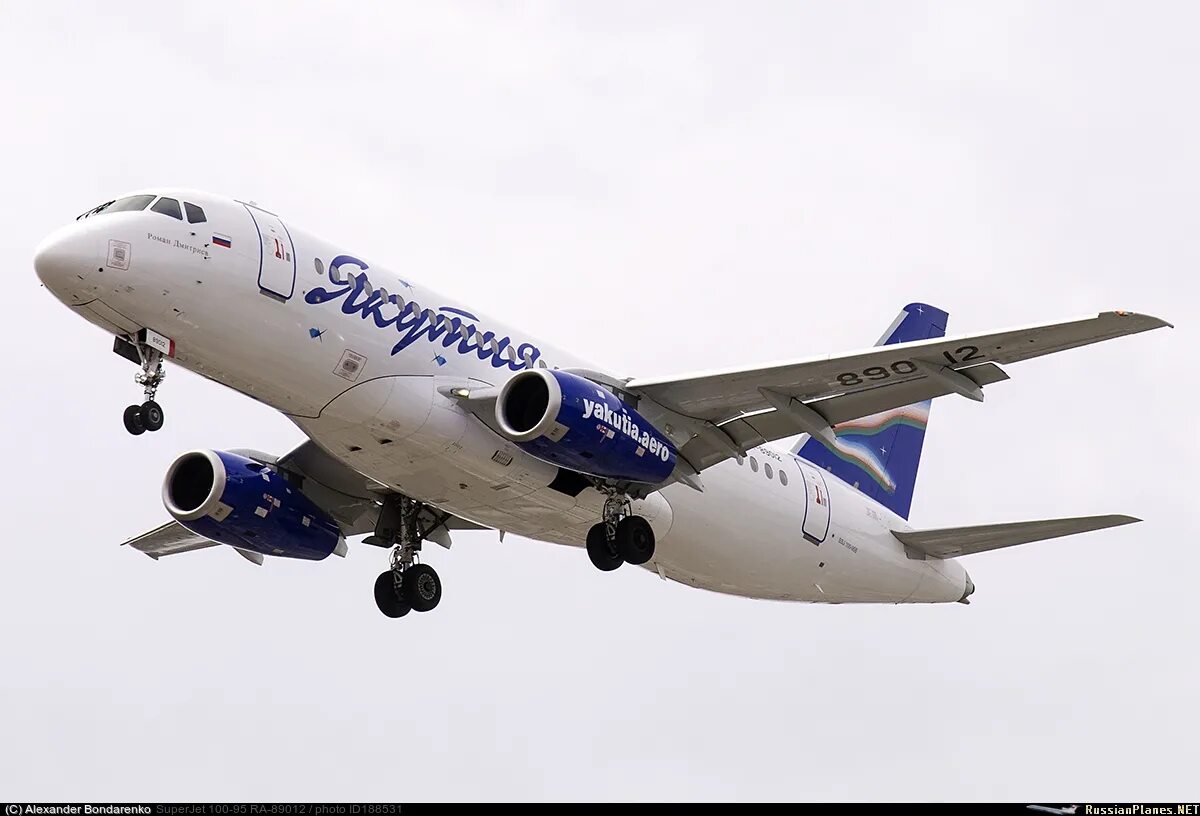 Суперджет 100 самолет. Sukhoi superjet 100. Самолет sukhoi ssj 100. Ssj 100. Сухой суперджет и аэробус а320.