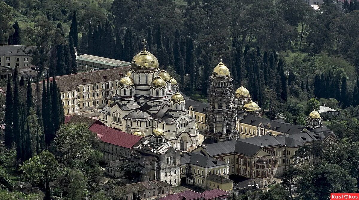 Новоафонский монастырь. Афон Абхазия. Новоафонский монастырь новый Афон. Новоафонский монастырь разрушен. Новый афон май