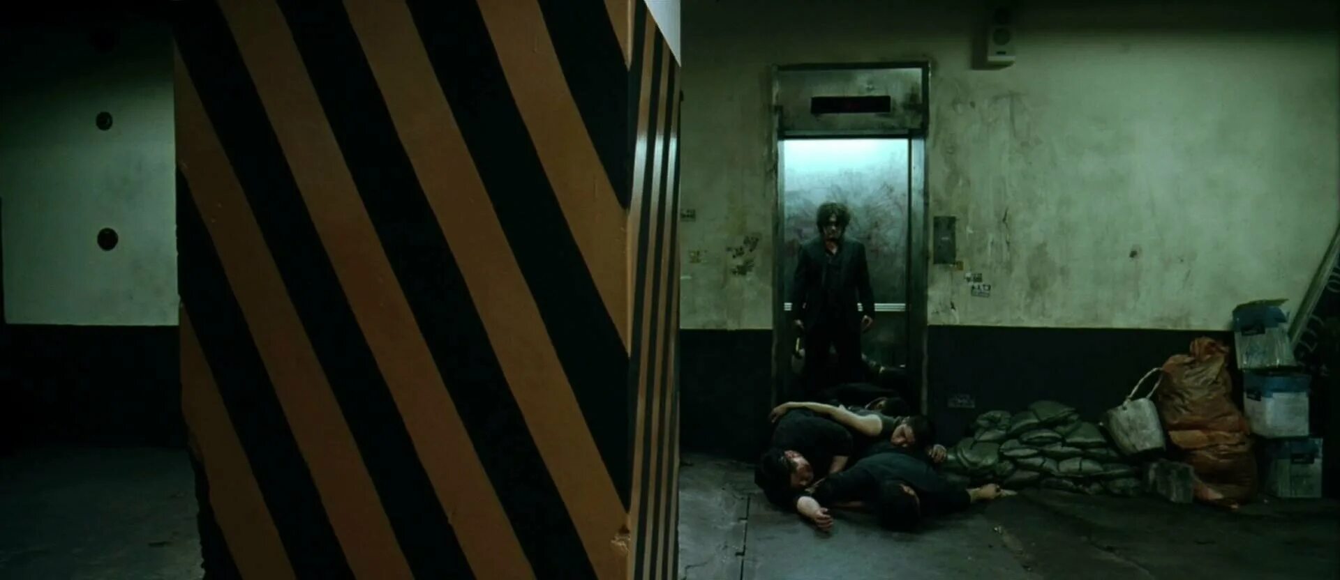 Олдбой мидо. Oldboy фильм 2003. Олдбой 2013 телохранитель. Олдбой фильм 2013 джо. Олдбой 2013 кадры.