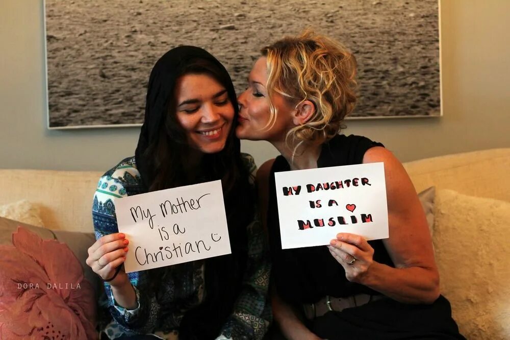 This is my mother look at her. Лесбиянство в Исламе. Мусульманский lesbian. Lesbian мусульман фильм. Сообщества мусульманских лизбиянок.